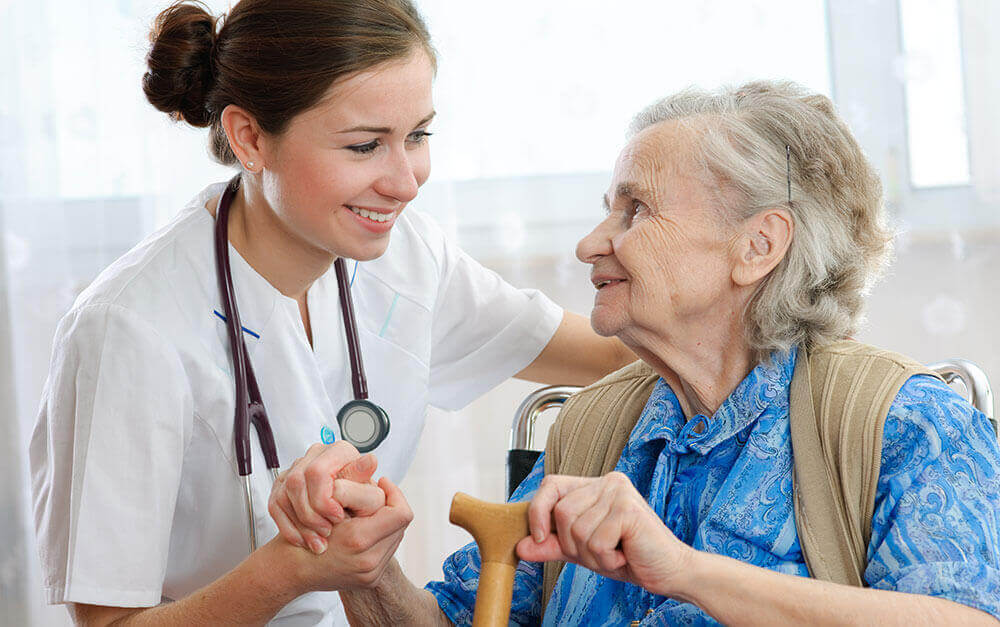 nurse-caring-for-senior-medicare-health-insurance-wisconsin